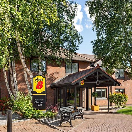 Super 8 By Wyndham Chester East Esterno foto