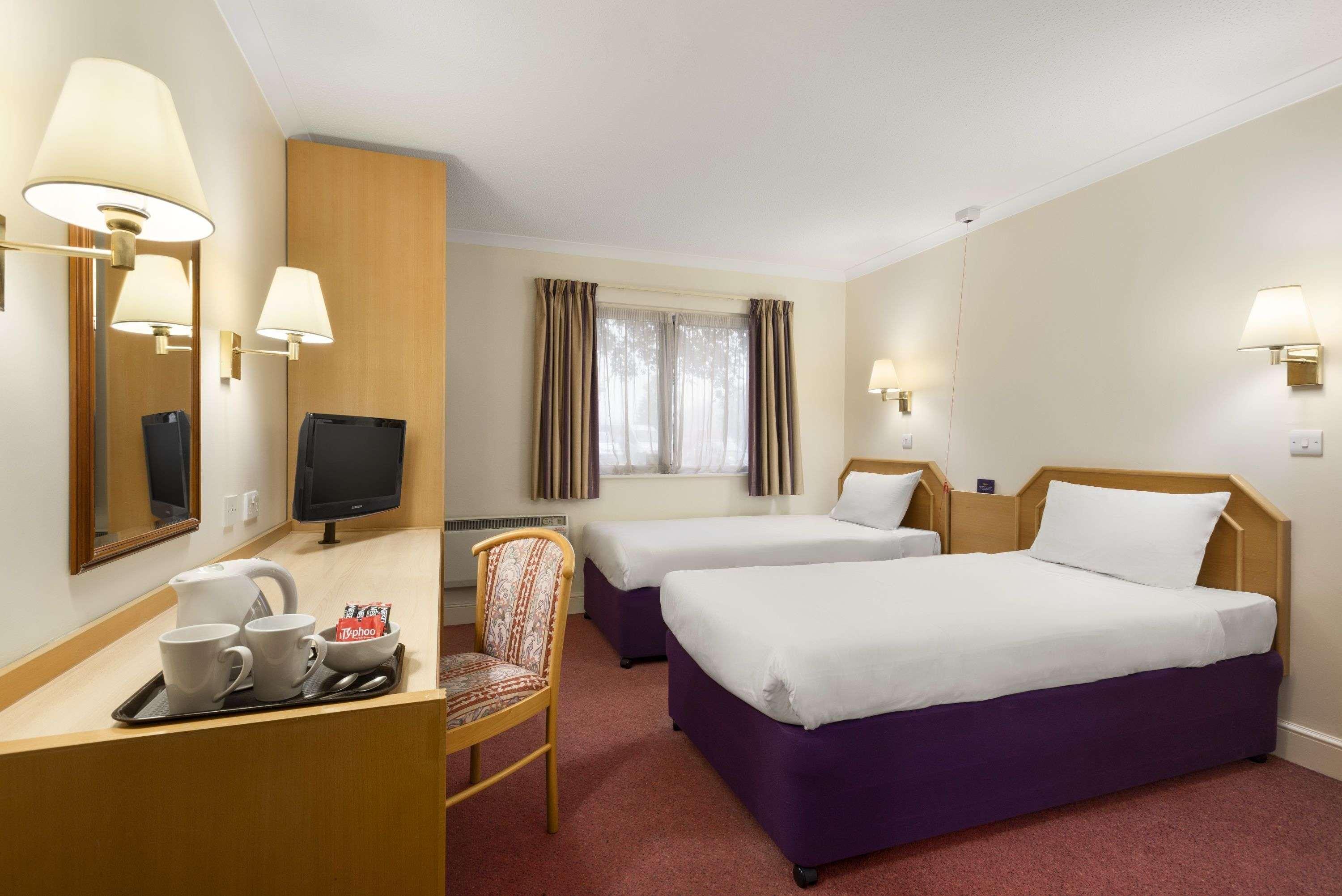 Super 8 By Wyndham Chester East Esterno foto