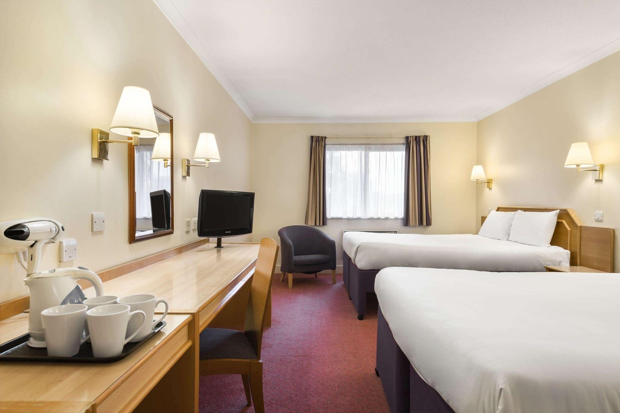 Super 8 By Wyndham Chester East Esterno foto