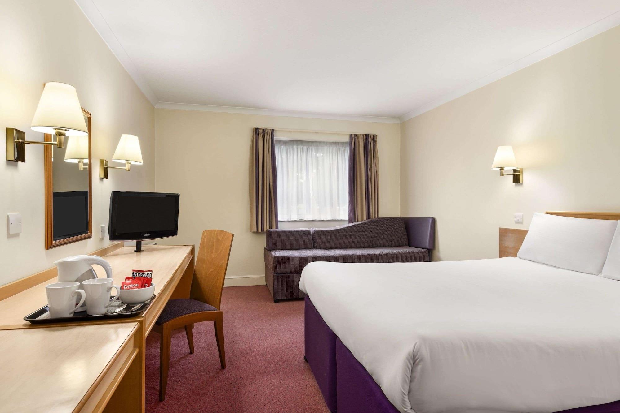 Super 8 By Wyndham Chester East Esterno foto