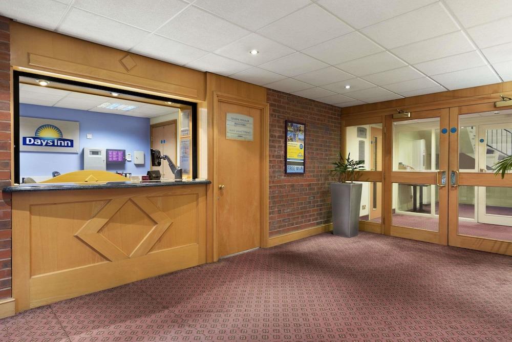 Super 8 By Wyndham Chester East Esterno foto
