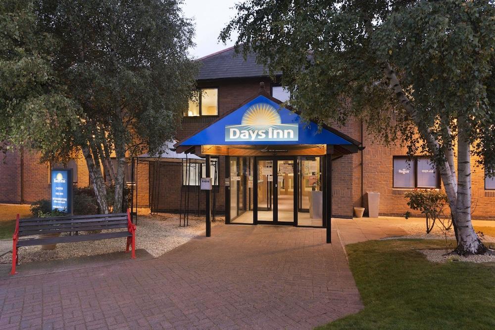 Super 8 By Wyndham Chester East Esterno foto