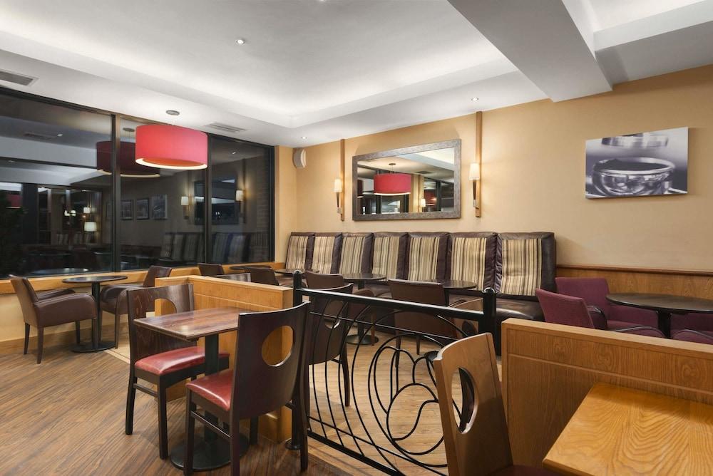 Super 8 By Wyndham Chester East Esterno foto