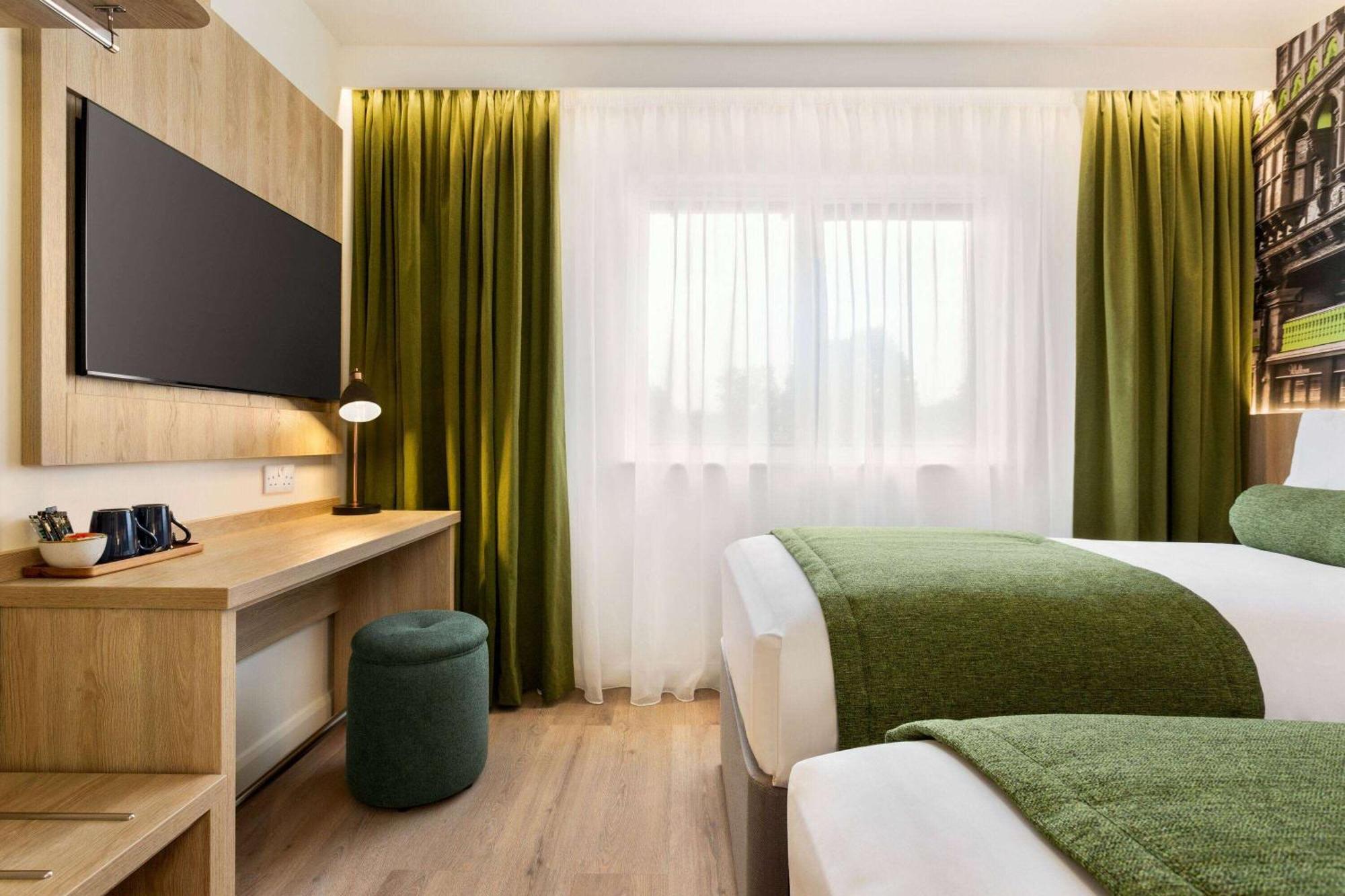 Super 8 By Wyndham Chester East Esterno foto