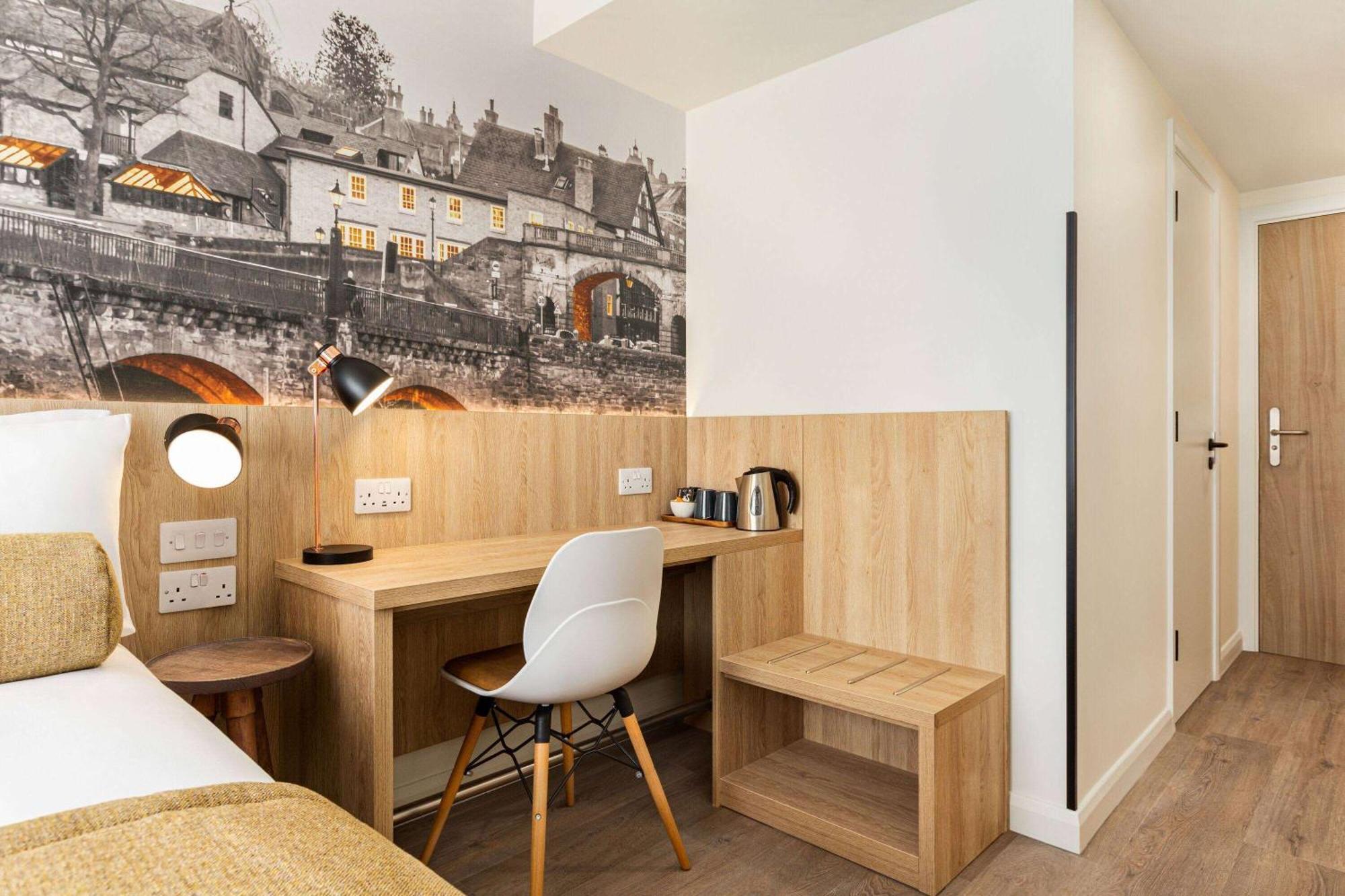 Super 8 By Wyndham Chester East Esterno foto