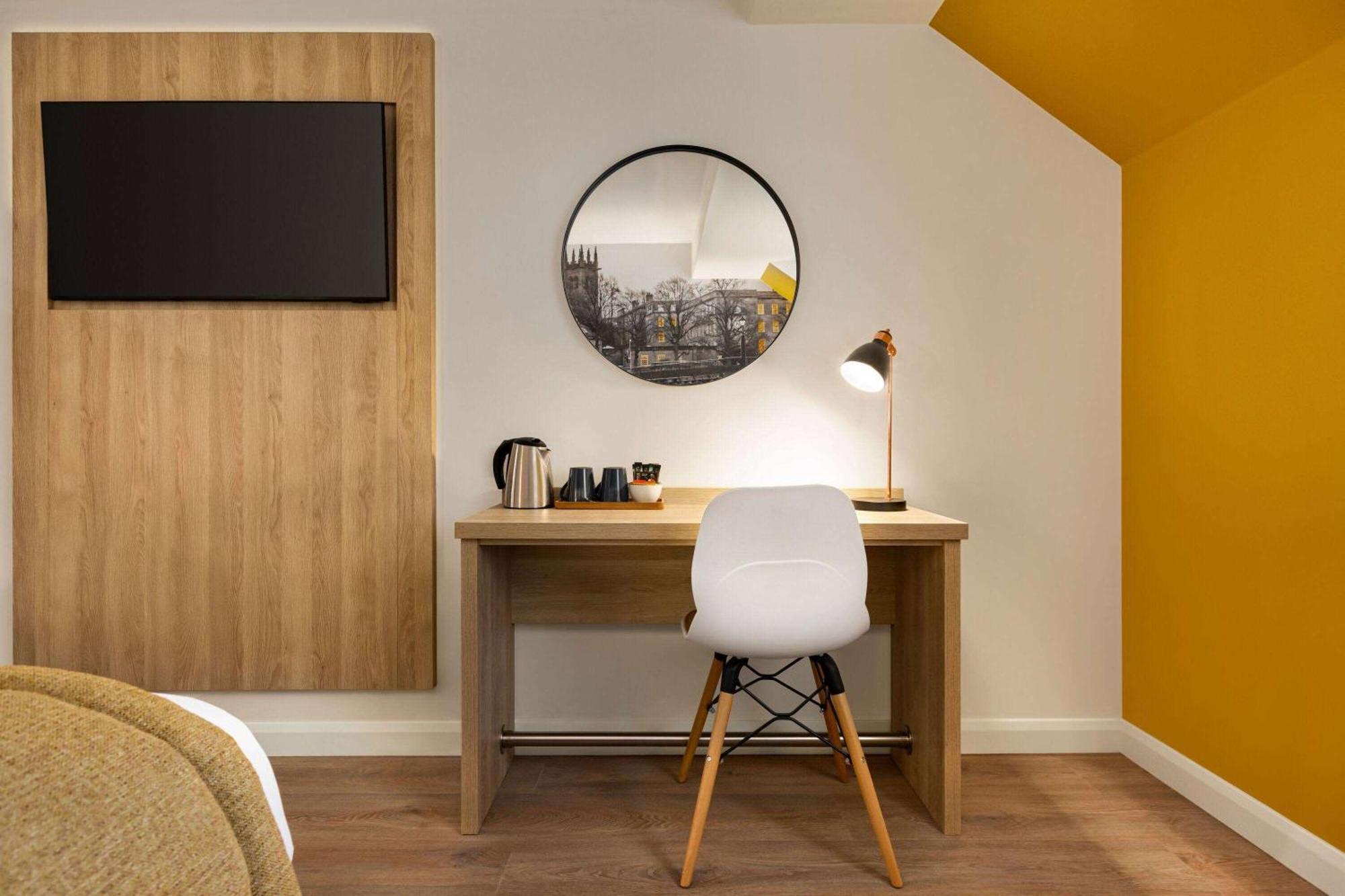 Super 8 By Wyndham Chester East Esterno foto