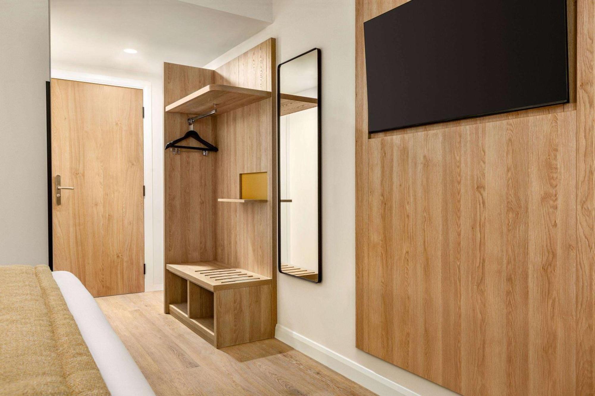 Super 8 By Wyndham Chester East Esterno foto