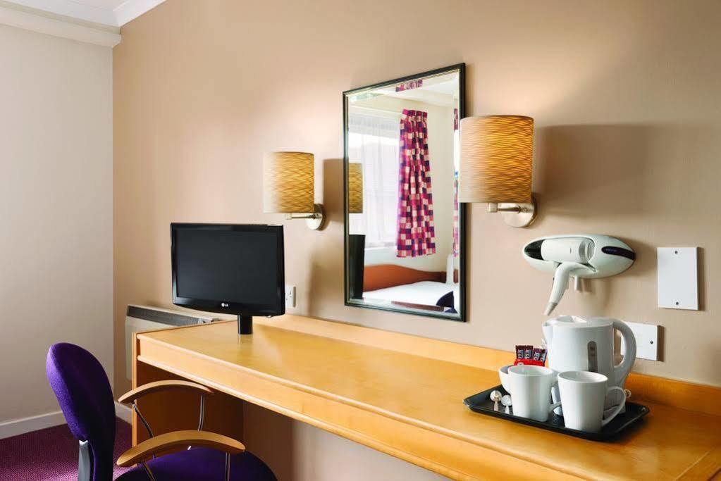 Super 8 By Wyndham Chester East Esterno foto