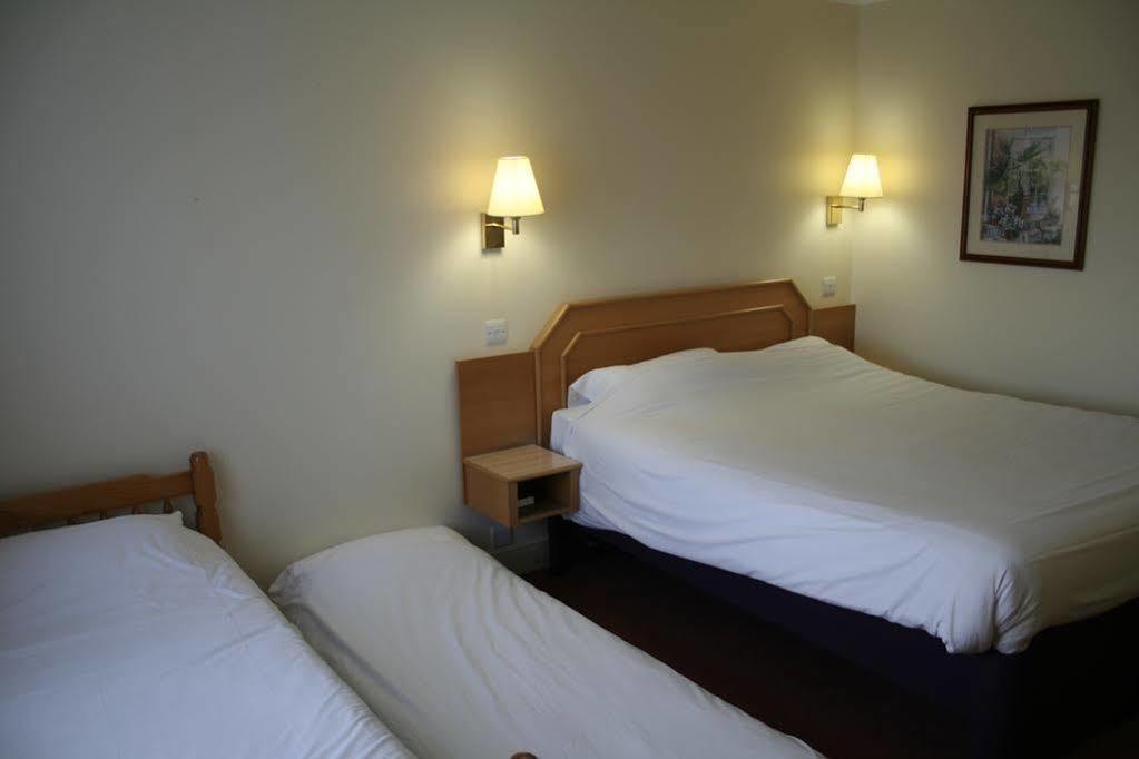 Super 8 By Wyndham Chester East Esterno foto