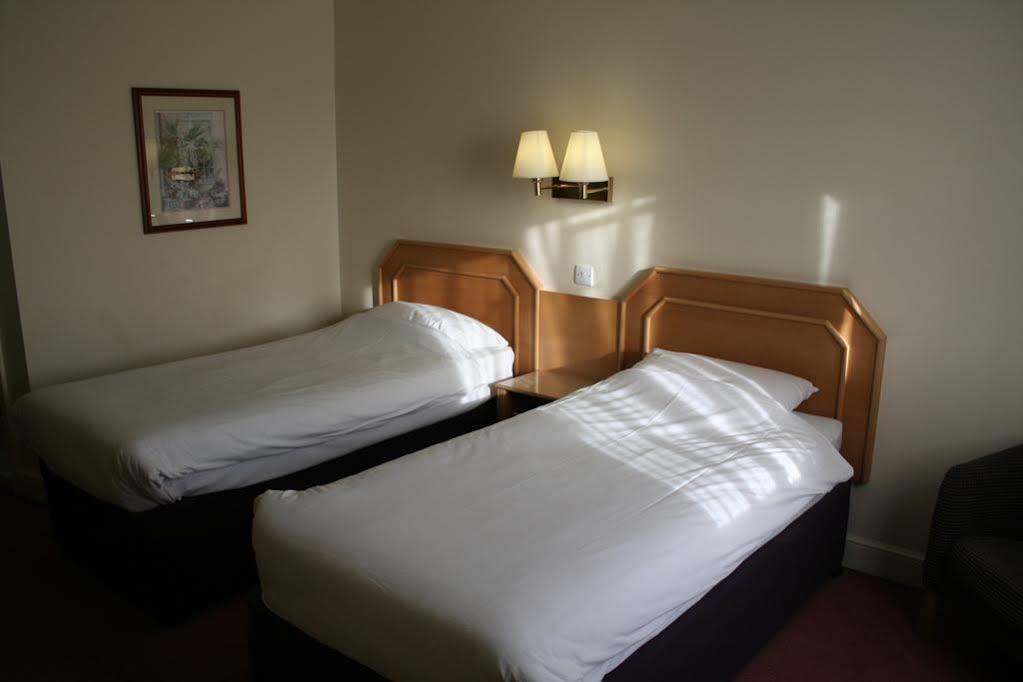 Super 8 By Wyndham Chester East Esterno foto